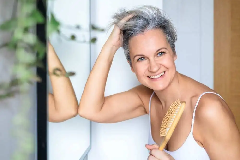 cabello menopausia mujer 50 pelo fino